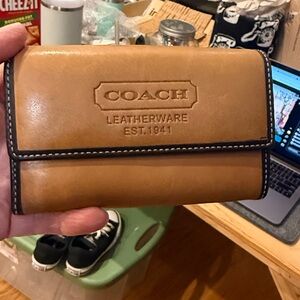👜 Coach Leatherware Short Trifold Wallet British Tan Leather